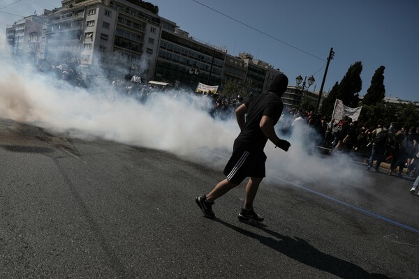 Πανεκπαιδευτικό συλλαλητήριο: Ένταση και χημικά στην πορεία των μαθητών