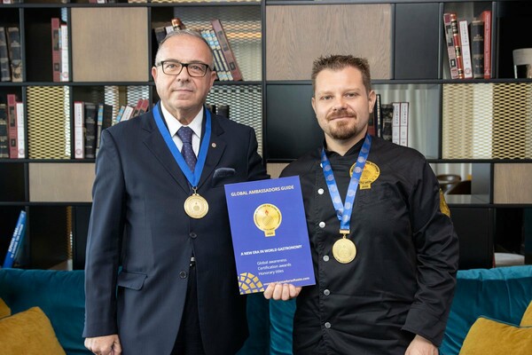 O Alex Σαμοϊλης ανακηρύχθηκε «Ambassador of Taste for the Global Gastronomy 2020 & 2021»