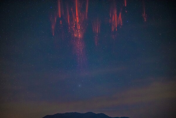 Red sprites: ένα σπάνιο φυσικό φαινόμενο στον ουρανό της Ελλάδας