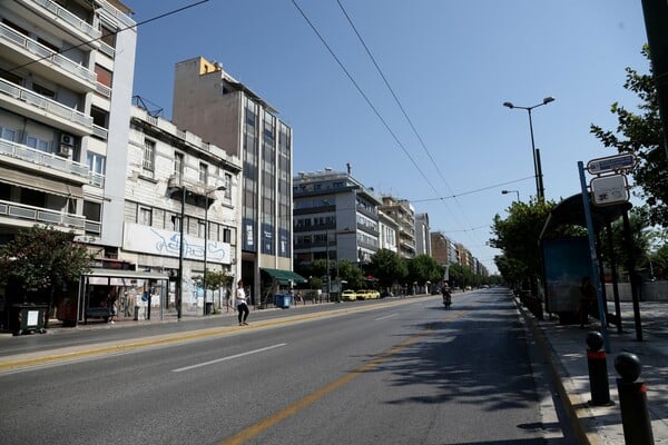 Έρημη πόλη η Αθήνα του Δεκαπενταύγουστου (Φωτογραφίες)