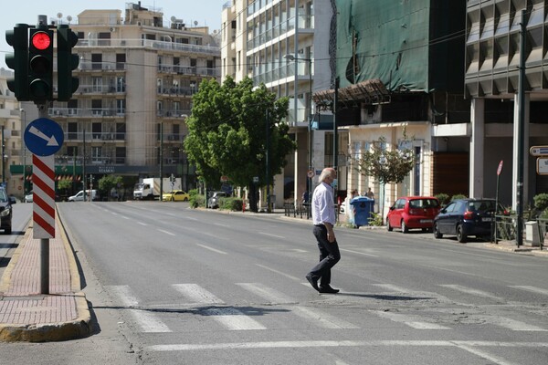 Έρημη πόλη η Αθήνα του Δεκαπενταύγουστου (Φωτογραφίες)