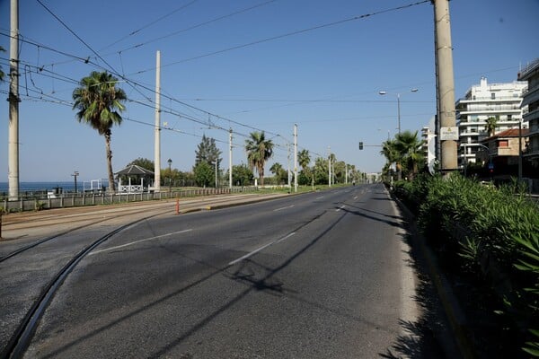 Έρημη πόλη η Αθήνα του Δεκαπενταύγουστου (Φωτογραφίες)