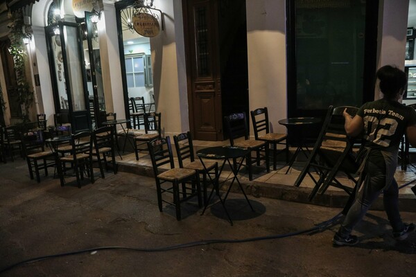 Αθήνα: Εστιατόρια και μπαρ άδειασαν πριν τα μεσάνυχτα - Σε ισχύ τα νέα μέτρα [ΦΩΤΟΓΡΑΦΙΕΣ]