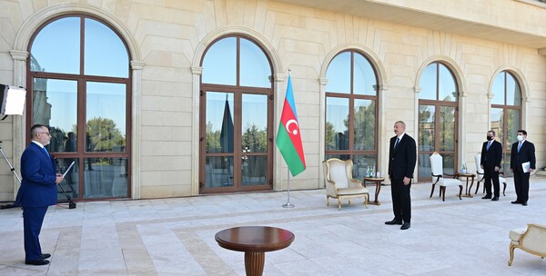 Αζερμπαϊτζάν: «Φιλοτουρκική υποδοχή» στον Έλληνα πρέσβη από τον πρόεδρο της χώρας