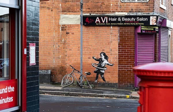 Νέο έργο του Banksy σε τοίχο στο Νότιγχαμ - Διέψευσε άλλο καλλιτέχνη που το «διεκδικούσε»
