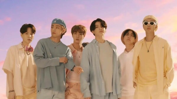 Οι BTS «διέλυσαν» το ρεκόρ των views στο YouTube σε 24 ώρες με το τραγούδι Dynamite (BINTEO)