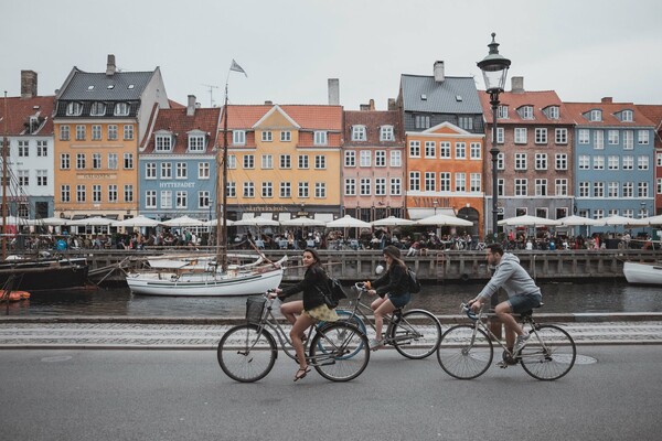 Κορωνοϊός: Νέα έκτακτα μέτρα σε Δανία, Ολλανδία, Ισλανδία