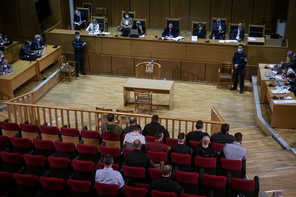 Δίκη Χρυσής Αυγής: Αύριο στις 10:00 συνεχίζεται η διαδικασία- Ανέβηκαν οι τόνοι στην αίθουσα