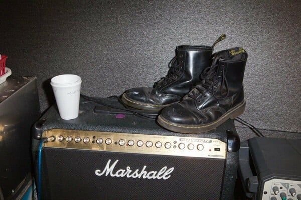 Dr. Martens: Τα μποτάκια που όλοι αγαπήσαμε γιορτάζουν τα 60 χρόνια τους