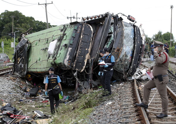 Ταϊλάνδη: Σύγκρουση λεωφορείου με τρένο, τουλάχιστον 18 νεκροί