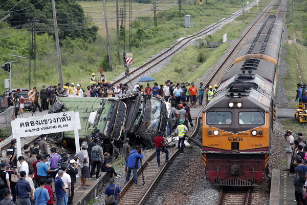 Ταϊλάνδη: Σύγκρουση λεωφορείου με τρένο, τουλάχιστον 18 νεκροί
