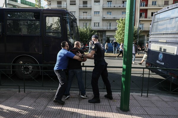 Δίκη Χρυσής Αυγής: Δέκα συλλήψεις για τη συγκέντρωση έξω από το Εφετείο