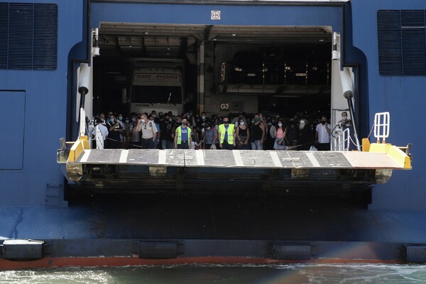 Τεστ κορωνοϊού στα λιμάνια Πειραιά και Ραφήνας - Φωτογραφίες από τους ελέγχους