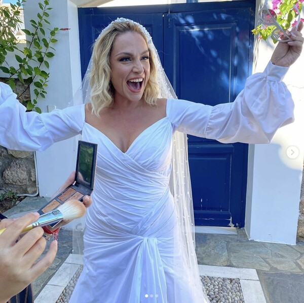 Ο γάμος της Ελεωνόρας Ζουγανέλη στις Σπέτσες: Ο ευτυχής Γ. Ζουγανέλης ανέβασε φωτογραφίες στο Instagram