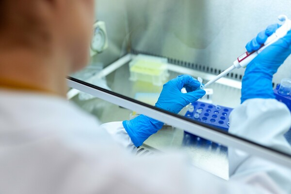 ΗΠΑ: Η Eli Lilly σταματά κλινική δοκιμή φαρμάκου κατά του κορωνοϊού για λόγους ασφαλείας