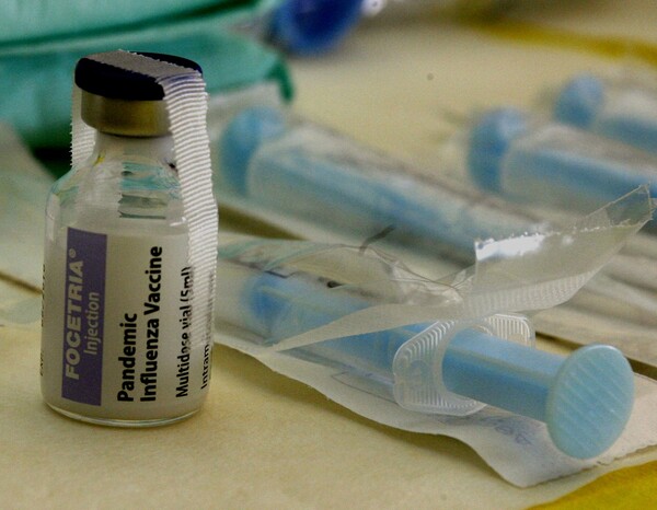 Εμβόλια γρίπης και πνευμονιόκοκκου: Ποιοι πρέπει να τα κάνουν - Συμβουλές από πνευμονολόγους