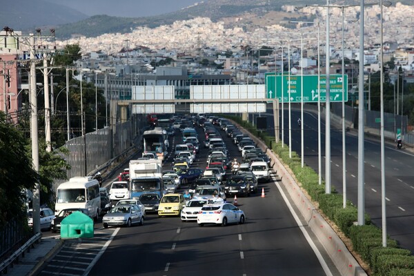 Μεταμόρφωση: Εκρήξεις από τη φωτιά στο εργοστάσιο πλαστικών - Κλειστή η Εθνική Οδός Αθηνών - Λαμίας (ΒΙΝΤΕΟ)