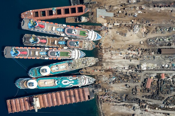 Στο διαλυτήριο λόγω Covid-19: Φωτογραφίες από το «νεκροταφείο» για κρουαζιερόπλοια στην Τουρκία