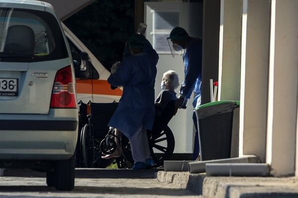Άγιος Παντελεήμονας: Μεταφέρονται σε νοσοκομεία ηλικιωμένοι του γηροκομείου - 32 κρούσματα