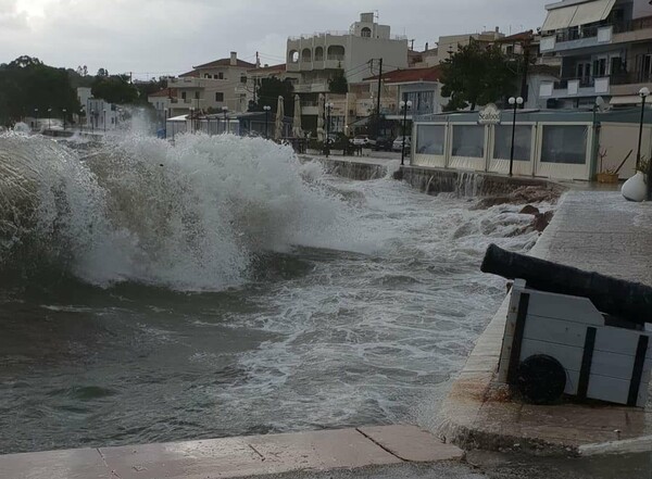 Κυκλώνας «Ιανός»: Αγωνία για εγκλωβισμένους, πληροφορίες για αγνοούμενους- Ποιες περιοχές θα πλήξει τις επόμενες ώρες