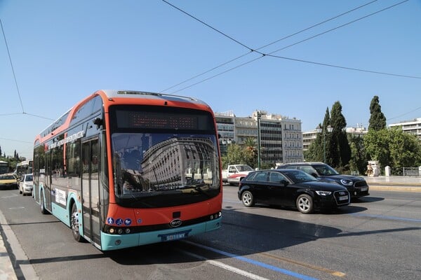 Στους δρόμους της Αθήνας το πρώτο ηλεκτρικό λεωφορείο