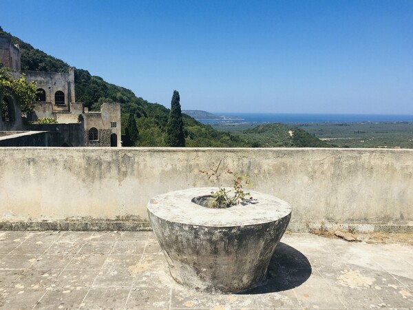 Στο Κάστρο των Παραμυθιών και στο «μυστικό» Μοναστήρι του Ασκητή στη Δυτική Πελοπόννησο