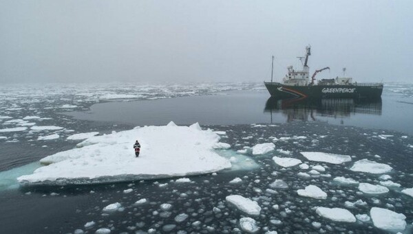 Καθιστική διαμαρτυρία στον Αρκτικό Κύκλο από ένα άτομο