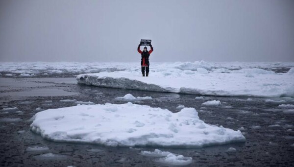 Καθιστική διαμαρτυρία στον Αρκτικό Κύκλο από ένα άτομο