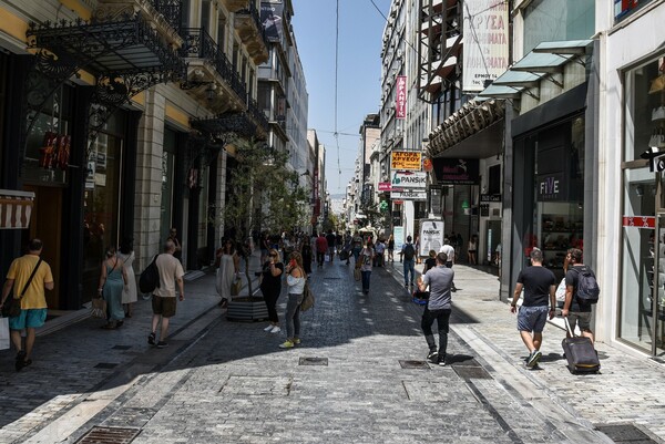 Ανοιχτά τις Κυριακές τα εμπορικά καταστήματα στο κέντρο της Αθήνας