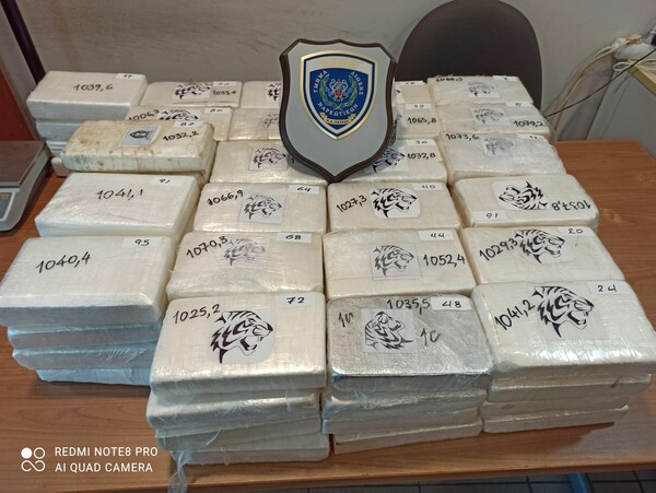 Πάτρα: Τεράστια ποσότητα κοκαΐνης στο λιμάνι - 105 κιλά αξίας 5,1 εκατ. ευρώ σε φορτηγό