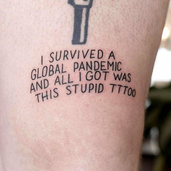 Ευφάνταστα, συγκινητικά, κωμικά: Άνθρωποι σε όλο τον κόσμο κάνουν τατουάζ για τον κορωνοϊό