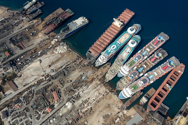 Στο διαλυτήριο λόγω Covid-19: Φωτογραφίες από το «νεκροταφείο» για κρουαζιερόπλοια στην Τουρκία