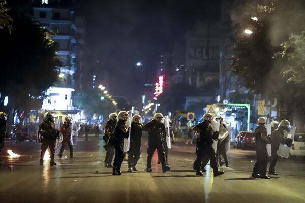 Θεσσαλονίκη: Ένταση και χημικά σε πορεία διαμαρτυρίας για την εκκένωση κατάληψης