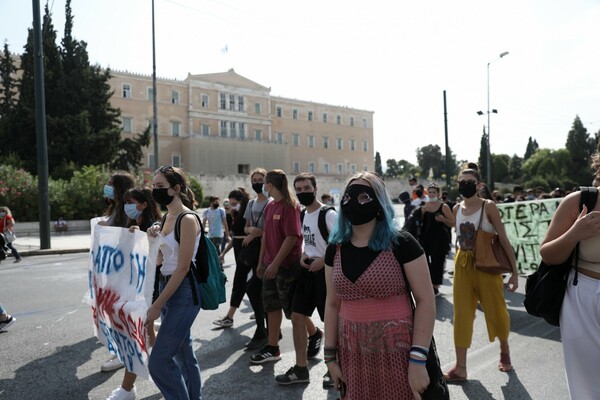 Πανεκπαιδευτικό συλλαλητήριο στην Αθήνα για τα μέτρα στα σχολεία- Τι ζητούν οι μαθητές