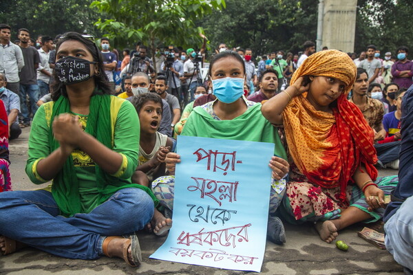 Μπαγκλαντές: Καταδίκη σε θάνατο για τους πέντε βιαστές μιας 15χρονης