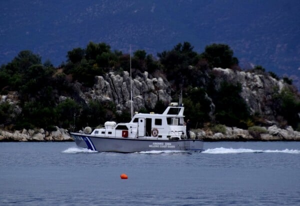 Ναύπλιο: Ιδιοκτήτης καφετέριας έπεσε στη θάλασσα όταν του έκοψαν πρόστιμο για τον κορωνοϊό