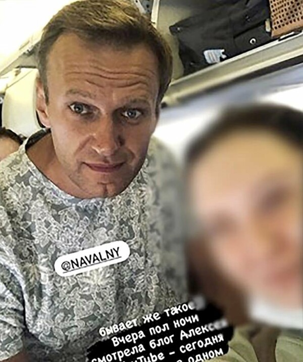 Αλεξέι Ναβάλνι: «Μπήκε στην τουαλέτα του αεροπλάνου και άρχισε να φωνάζει»