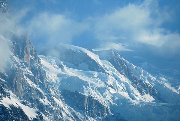 Ελβετία: Με ανησυχητικό ρυθμό συνεχίζουν να λιώνουν οι παγετώνες