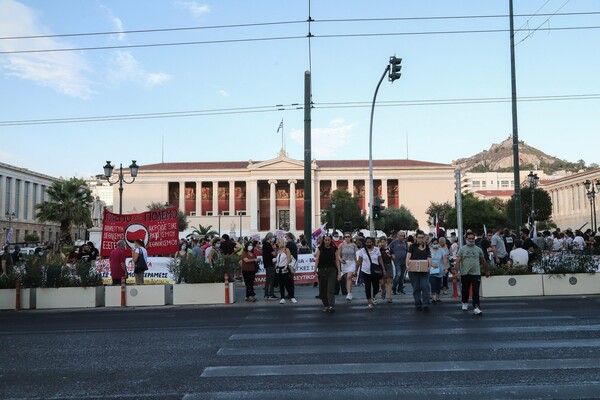 Πανεκπαιδευτικό συλλαλητήριο στο κέντρο της Αθήνας - Διακοπή κυκλοφορίας