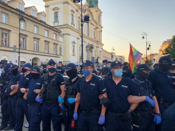 Πολωνία: Τοκάρτσουκ και Άτγουντ υπέρ της φυλακισμένης ΛΟΑΤΚΙ+ ακτιβίστριας - Μεγαλώνει το κύμα συμπαράστασης