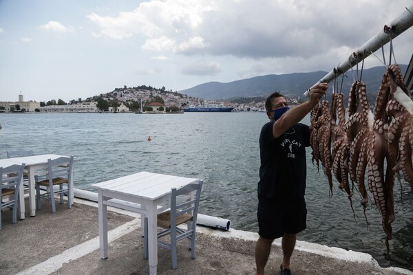 Άδειασε ο Πόρος μετά τα έκτακτα μέτρα: Κλειστά καταστήματα και μάσκες παντού - Ελάχιστοι στους δρόμους