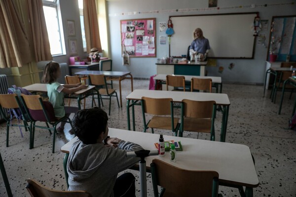 Ανακοινώθηκαν 2.380 νέες προσλήψεις εκπαιδευτικών - Αναλυτικοί πίνακες με τα ονόματα