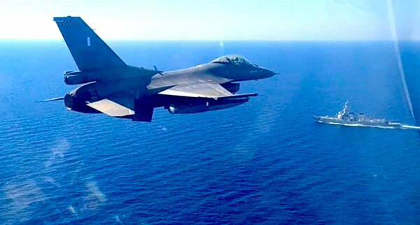 Κοινή αεροναυτική άσκηση Ελλάδας - ΗΠΑ, νότια της Κρήτης: Πολεμικά πλοία, ελικόπτερα και F-16