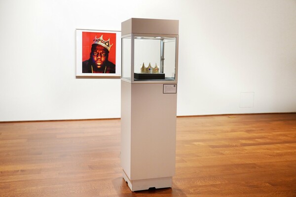 Η πρώτη hip-hop δημοπρασία του Sotheby's: 600.000$ για το πλαστικό στέμμα του Notorious B.I.G
