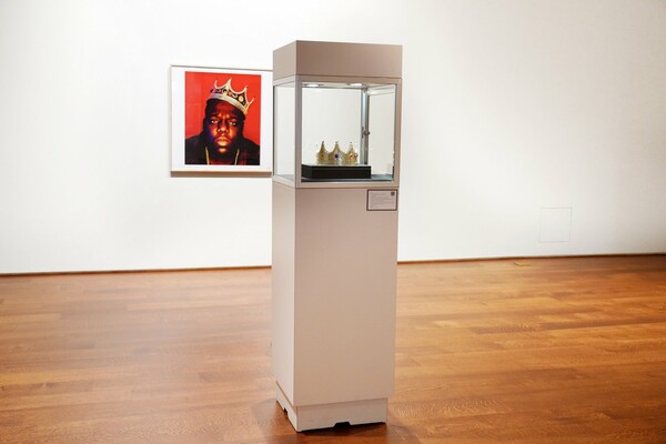 Η πρώτη hip-hop δημοπρασία του Sotheby's: 600.000$ για το πλαστικό στέμμα του Notorious B.I.G