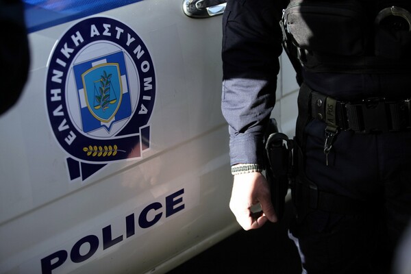 Έξι συλλήψεις για ληστείες σε βάρος ανηλίκων σε Νίκαια και Ρέντη - Έκλεβαν κινητά και τα πουλούσαν