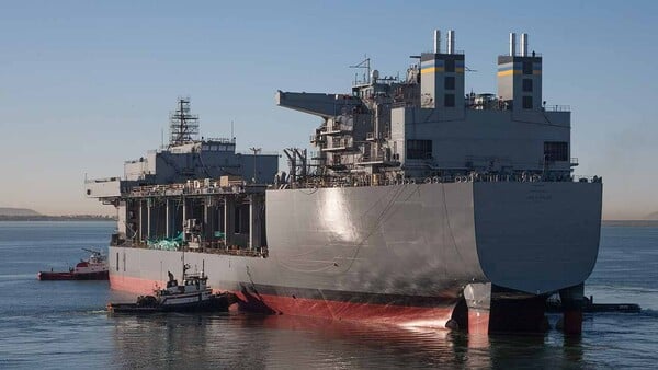 Αυτό είναι το εντυπωσιακό ελικοπτεροφόρο των ΗΠΑ που κατέπλευσε στη Σούδα - Βίντεο