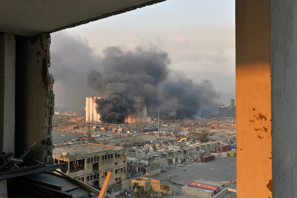 Εκατόμβη νεκρών στη Βηρυτό - Εικόνες θλίψης και χάους από την έκρηξη στο λιμάνι