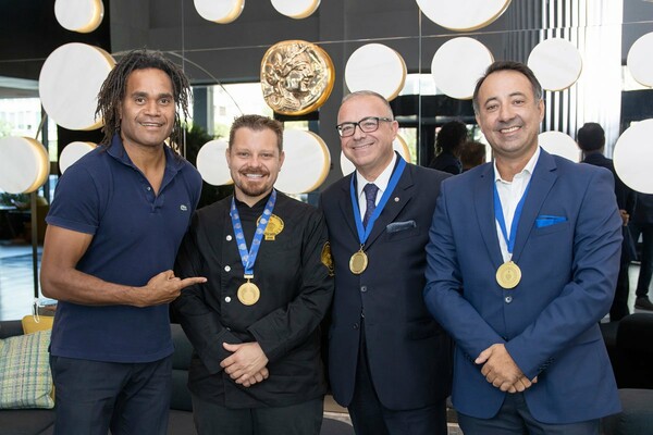 O Alex Σαμοϊλης ανακηρύχθηκε «Ambassador of Taste for the Global Gastronomy 2020 & 2021»