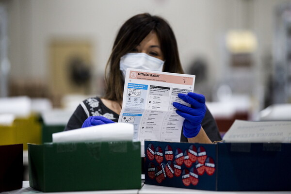 ΗΠΑ: Χιλιάδες επιστολικές ψήφοι «στον αέρα» λόγω ταχυδρομικών καθυστερήσεων